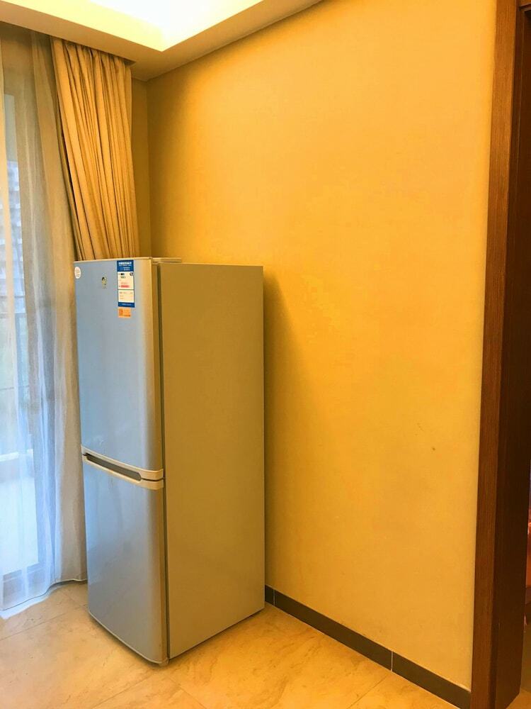 Sanya Linglong Lulushun Hotel
