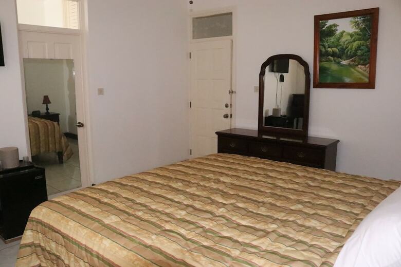 Villa Pink Rock Bed & Breakfast