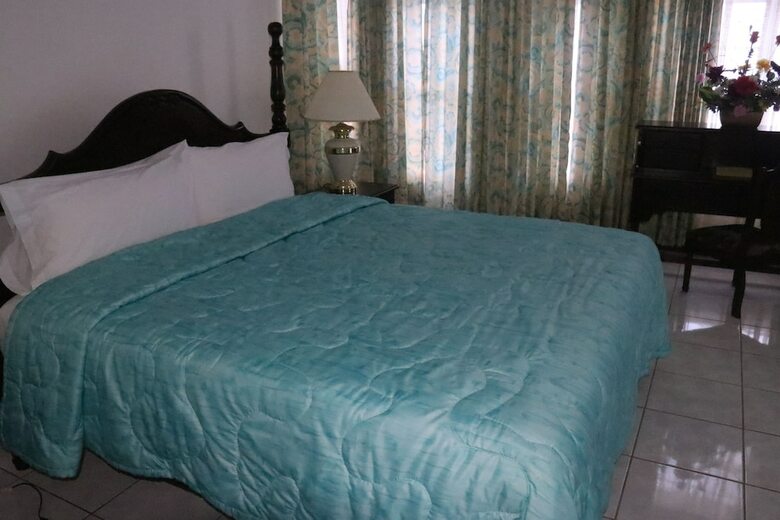 Villa Pink Rock Bed & Breakfast
