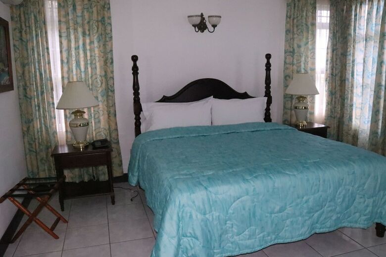 Villa Pink Rock Bed & Breakfast