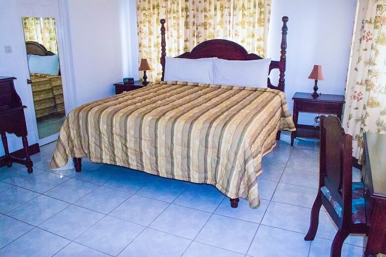 Villa Pink Rock Bed & Breakfast