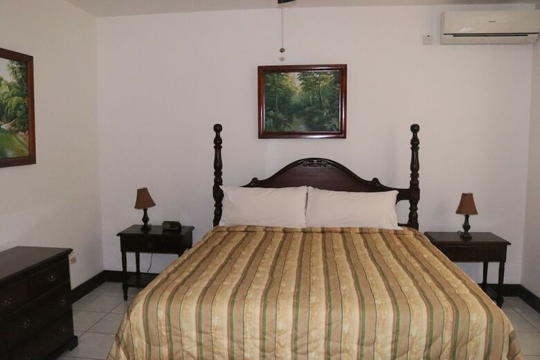 Villa Pink Rock Bed & Breakfast
