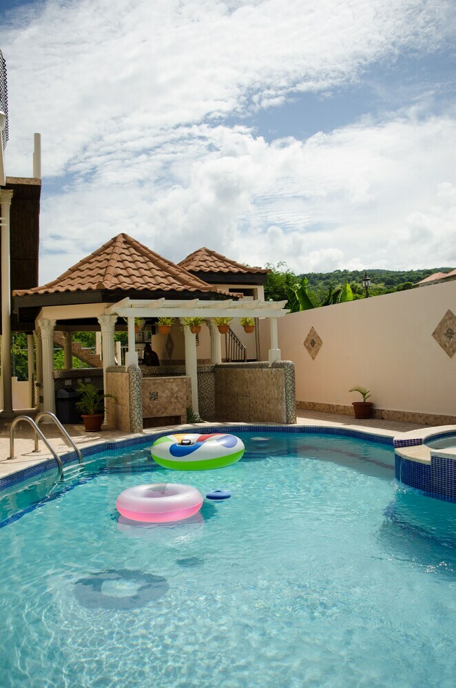 Villa Colors Hideaway Estate