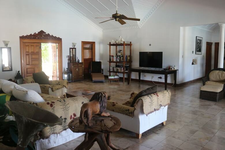 Villa Mohagany House