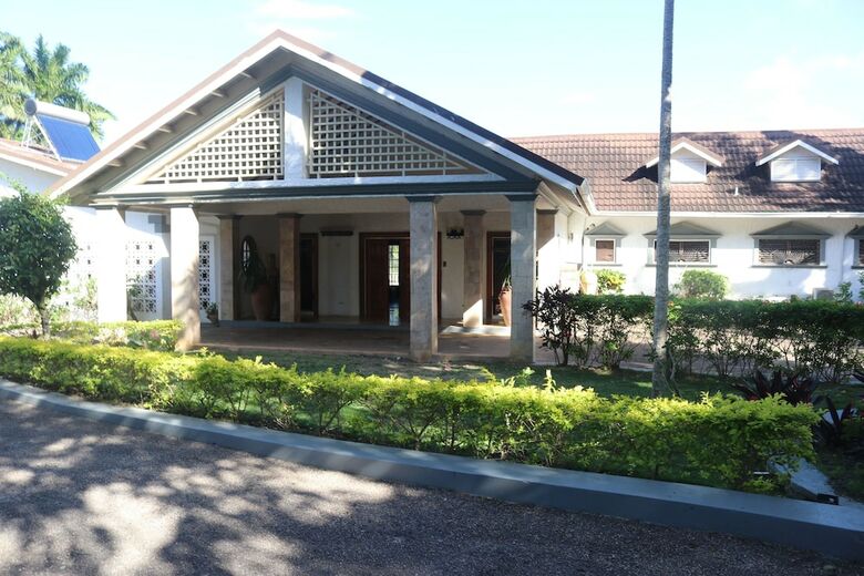 Villa Mohagany House