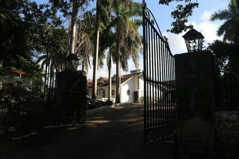Villa Mohagany House