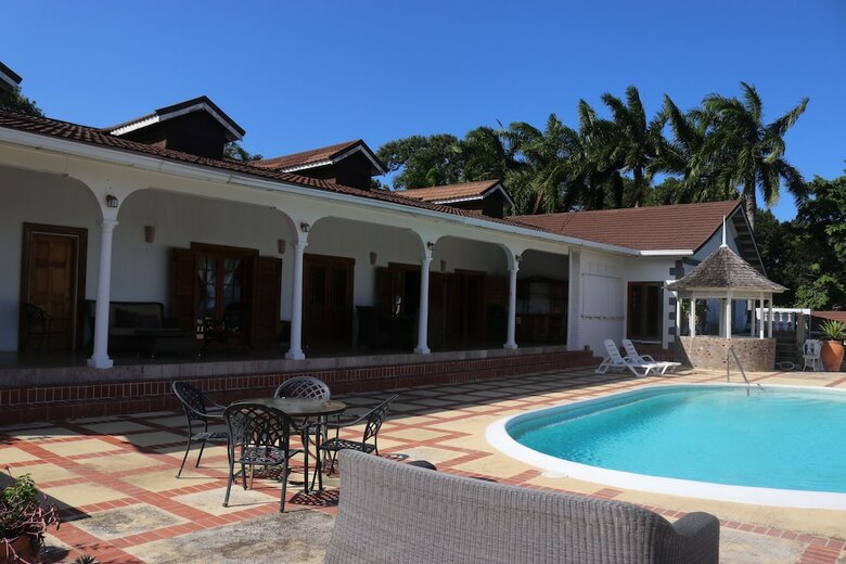 Villa Mohagany House