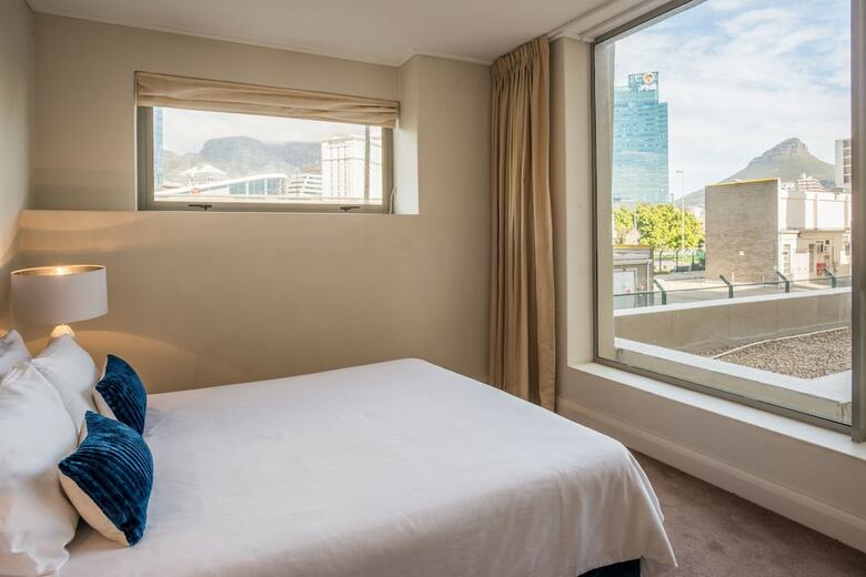 Aparthotel Canal Quays Whosting