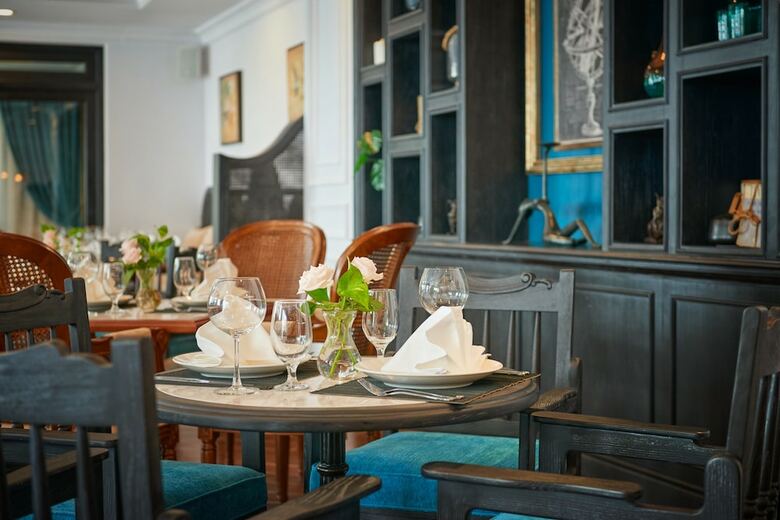 Manoir Des Arts Hotel