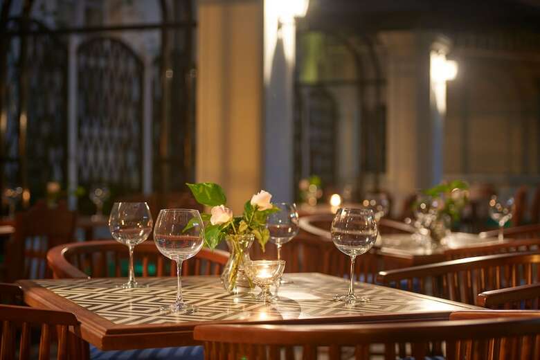 Manoir Des Arts Hotel