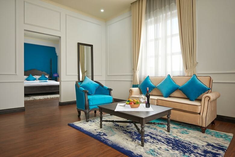 Manoir Des Arts Hotel