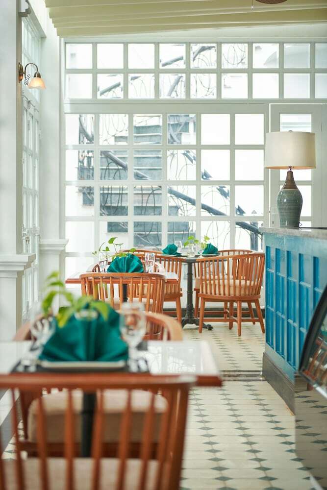 Manoir Des Arts Hotel