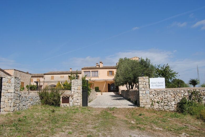 Hotel Rural Es Riquers