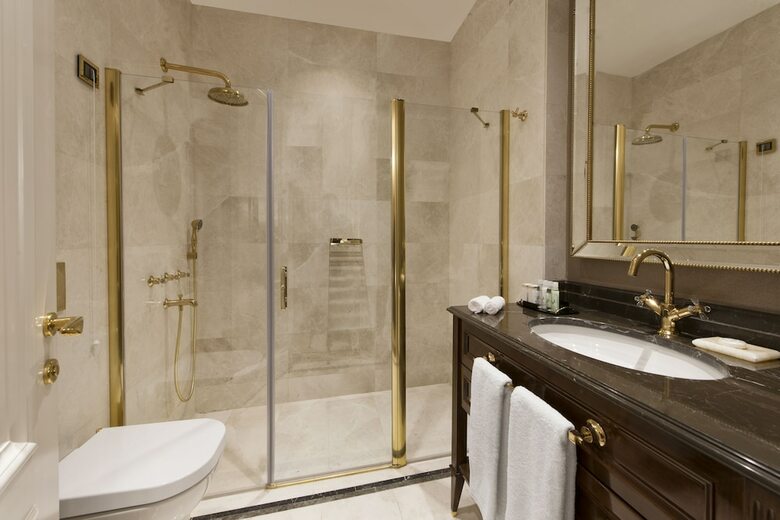 1890 Suites Hotel