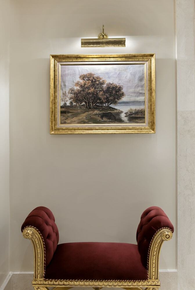 1890 Suites Hotel