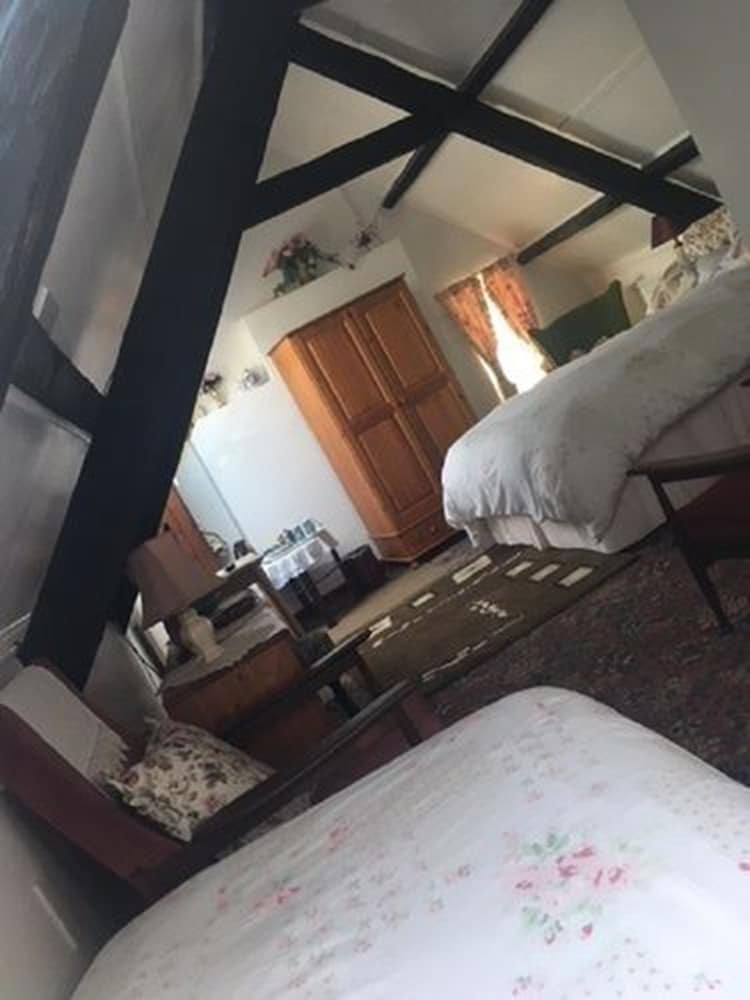 Bed & Breakfast Tidal Court
