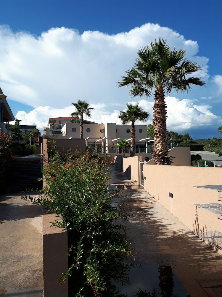 Les Parasols D'argens