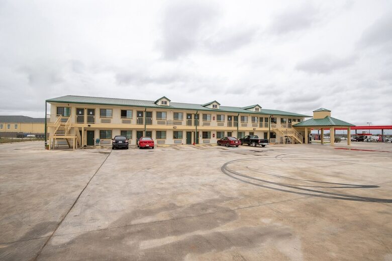 Motel Hotel Pearsall Louise Ln & I-35