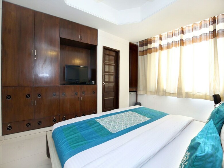 Oyo 1496 Hotel Stayly