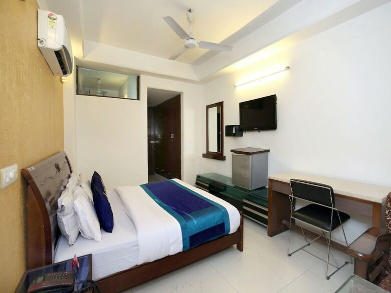 Oyo 1496 Hotel Stayly