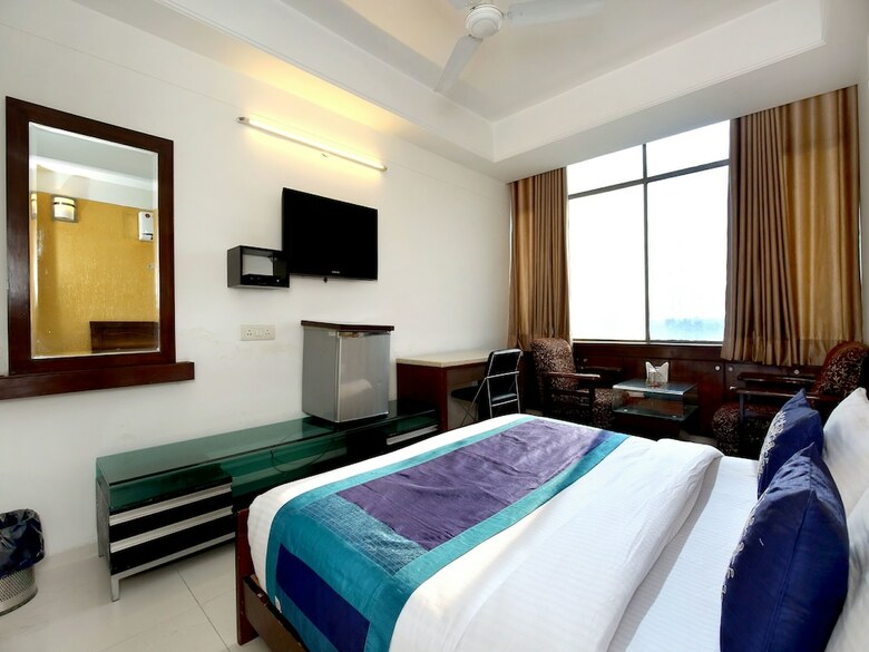 Oyo 1496 Hotel Stayly