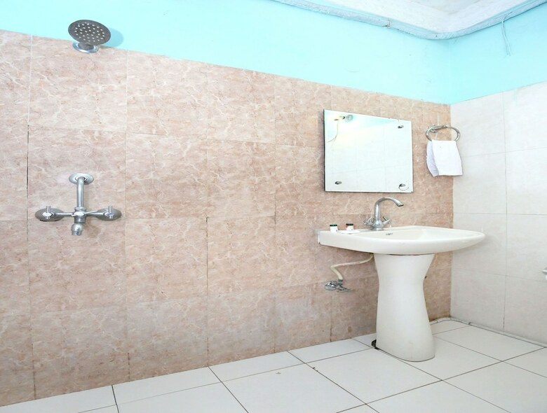 Oyo 1357 Hotel Midland
