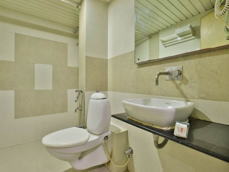 Oyo 1341 Hotel Royal Inn