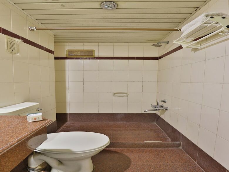 Oyo 1341 Hotel Royal Inn