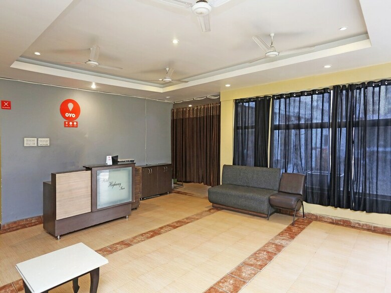 Oyo 4939 Hotel Highway Inn