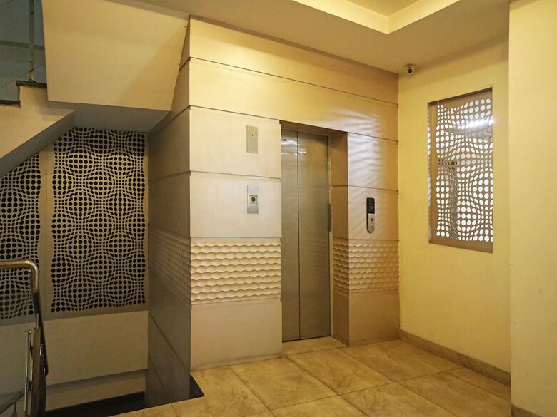 Hotel Oyo 5192 Laj Regency