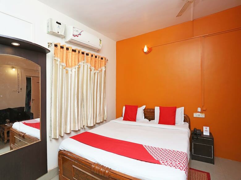 Hotel Oyo 7847 New Mega Palace