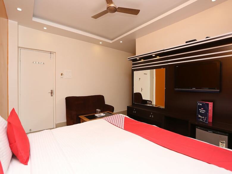 Hotel Oyo 7847 New Mega Palace