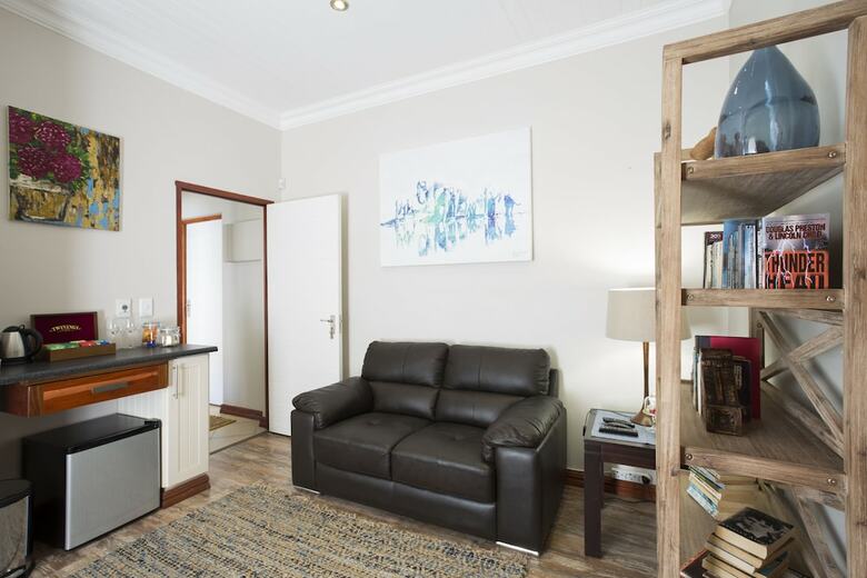 Hotel The Browns' Luxury Guest Suites