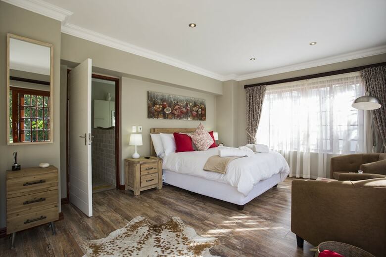 Hotel The Browns' Luxury Guest Suites