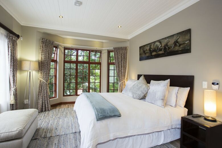 Hotel The Browns' Luxury Guest Suites