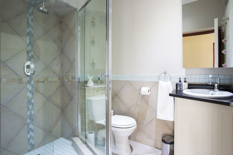 Hotel The Browns' Luxury Guest Suites
