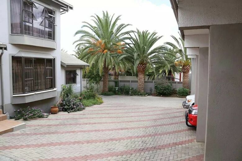Hotel Pelican Guesthouse