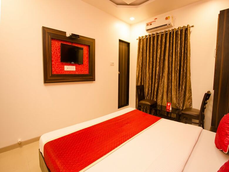 Oyo 8759 Hotel Adore Palace