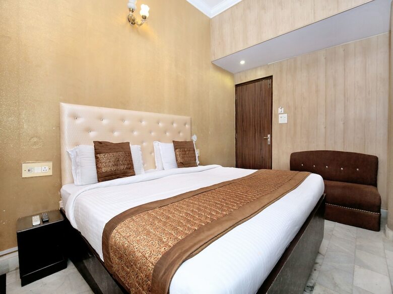 Oyo 966 Hotel Sallow International