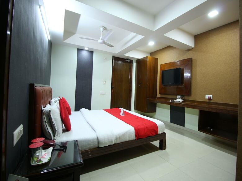 Oyo 893 Hotel Seven