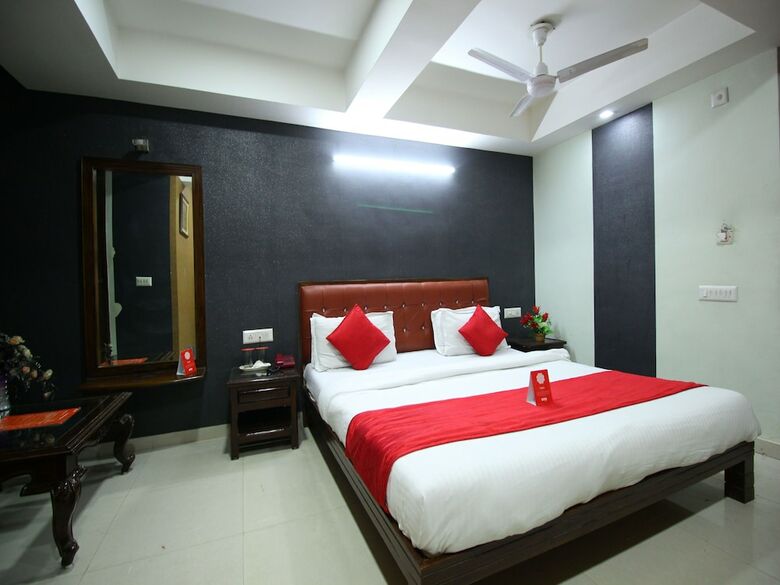 Oyo 893 Hotel Seven
