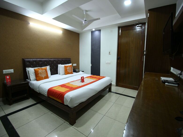 Oyo 893 Hotel Seven