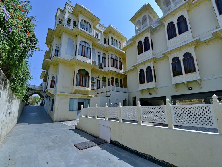 Jaisingh Garh Hotel And Resort