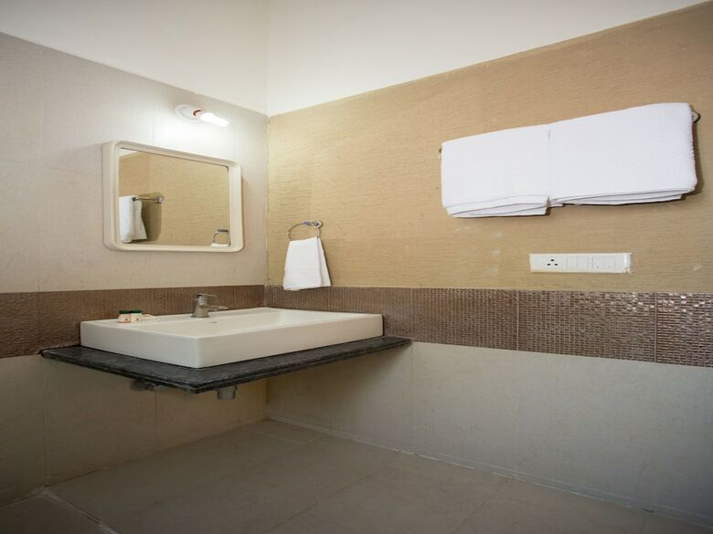 Hotel Oyo 3847 Ema Hospitality