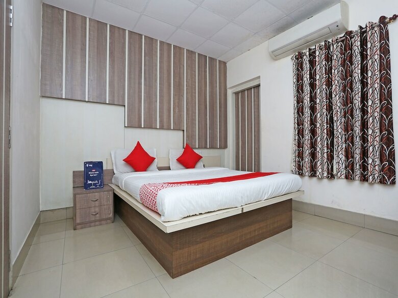 Hotel Oyo 11888 Rasbehari Avenue