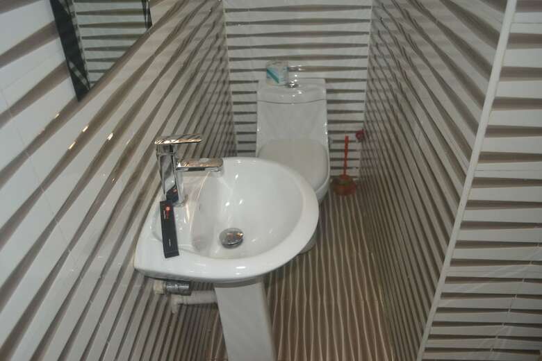 Hotel Mac Dove Lounge & Suites Ltd
