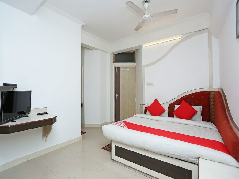 Oyo 4406 Hotel Arya Palace