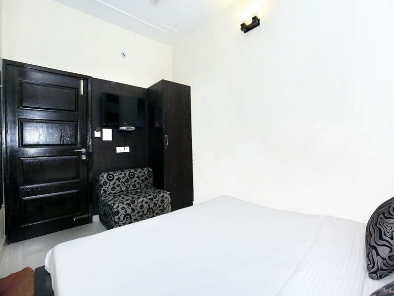 Oyo 9235 Hotel Nayyar