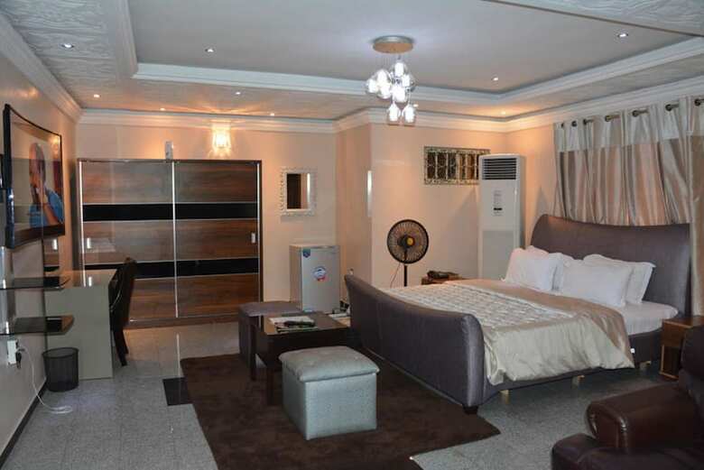 Platinum Inn Gee Hotel