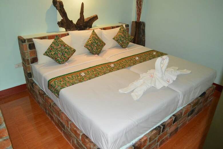 Hotel Baan Long Beach